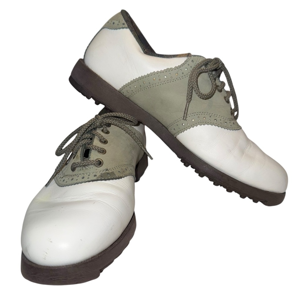 FOOTJOY SOFTJOY OLIVE GREEN & WHITE WOMENS SOFT SPIKE GOLF SHOES.
SIZE 6.5M.